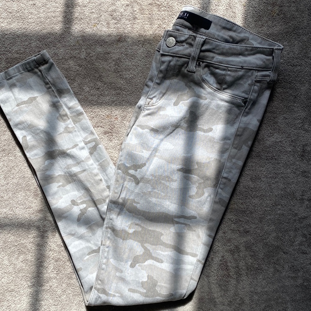 Camo skinny jeans